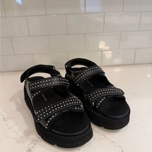 Dolce Vita Dubai Platform Studded Sandal Size 7.5. 2.5” heel.